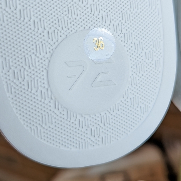 Gucci Interlocking G Logo Rubber Slide - Picture 11 of 12